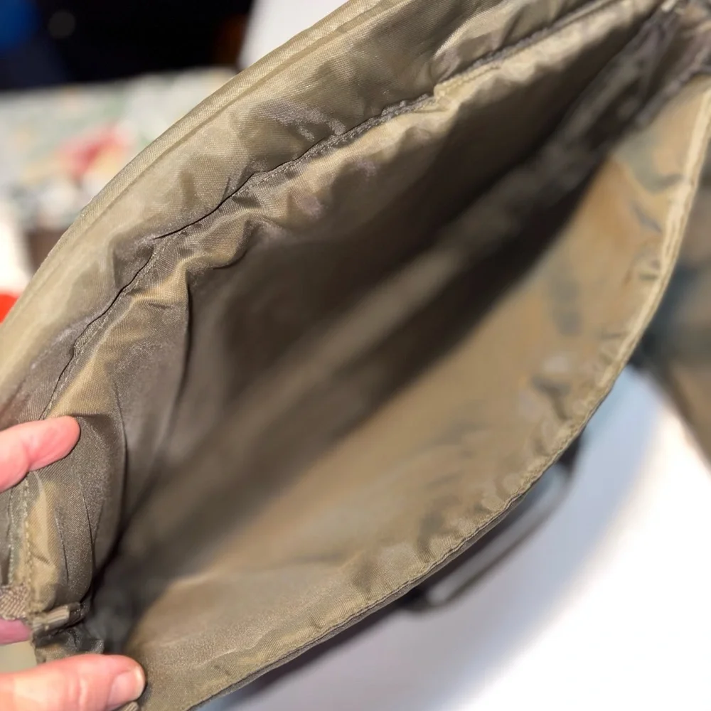 High Sierra Army Green Laptop or Messenger Bag pockets